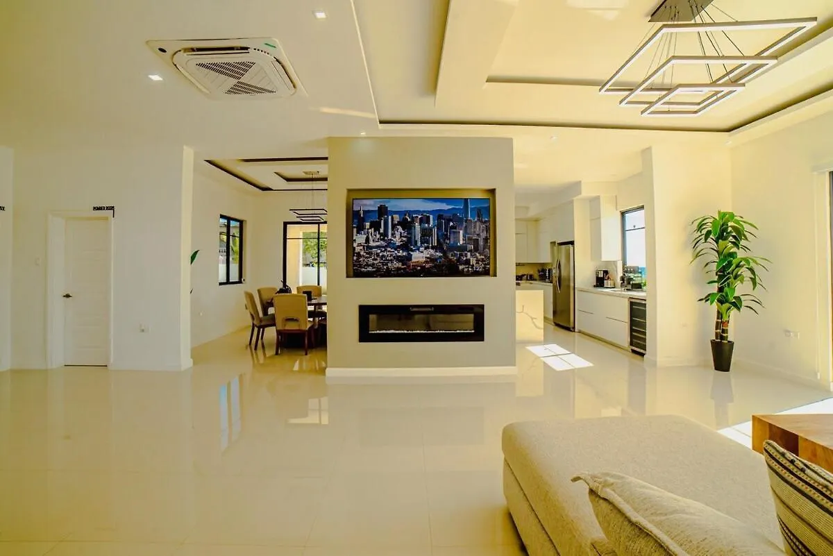 Calabura Villa Whitehouse