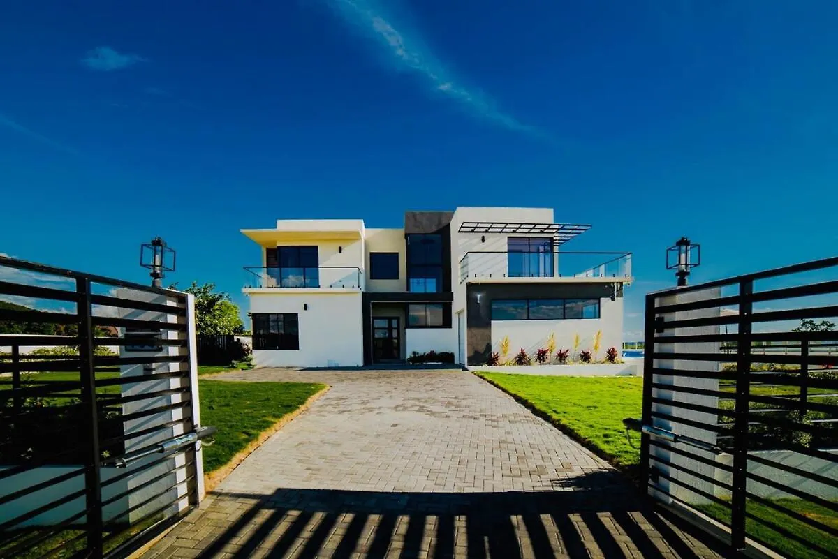 Calabura Villa Whitehouse
