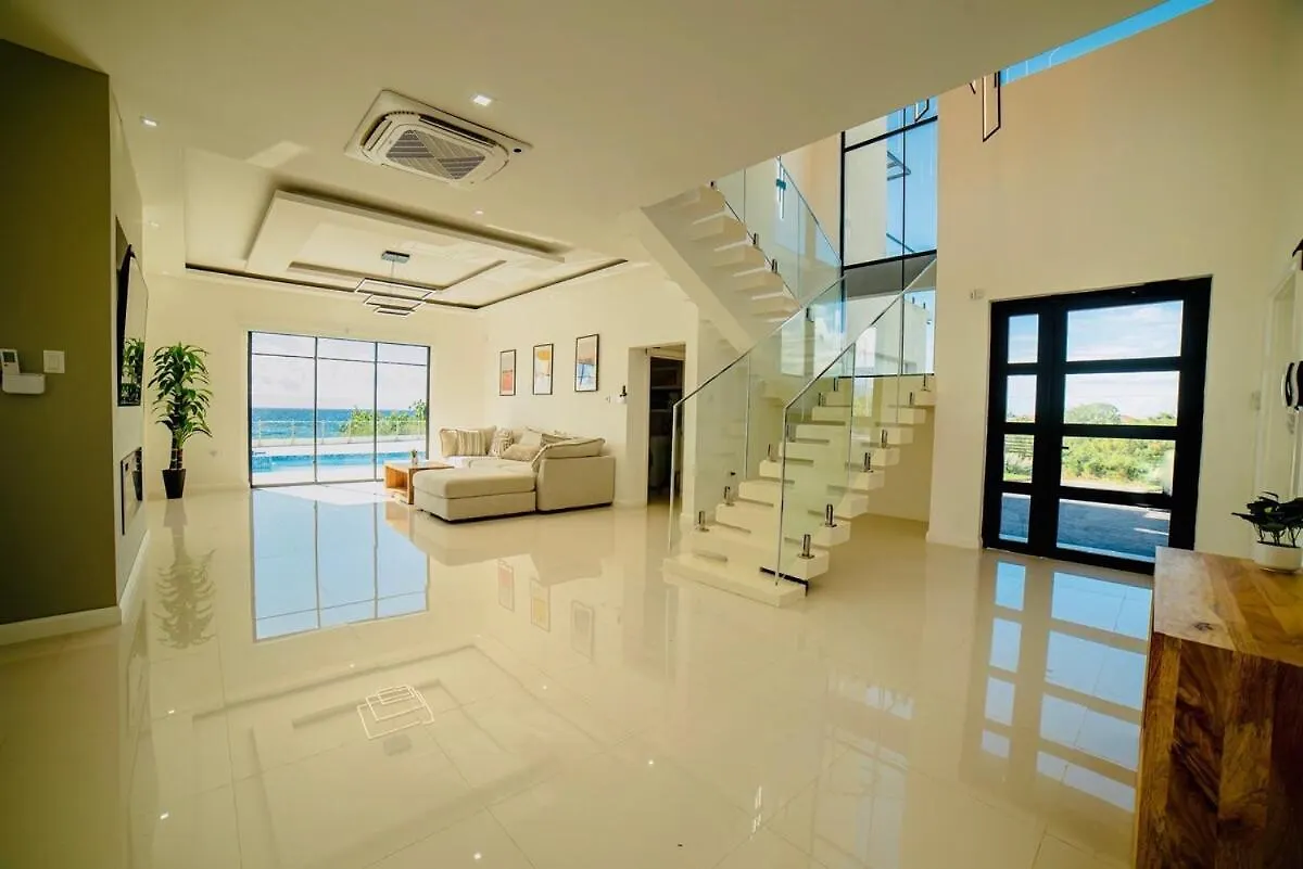 Calabura Villa Whitehouse