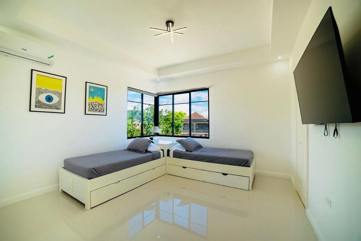 Calabura Villa Whitehouse 0*,