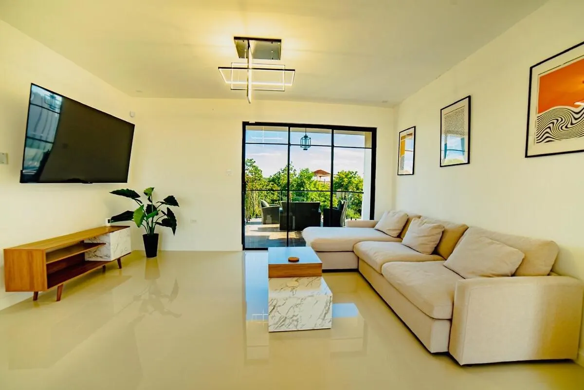Calabura Villa Whitehouse