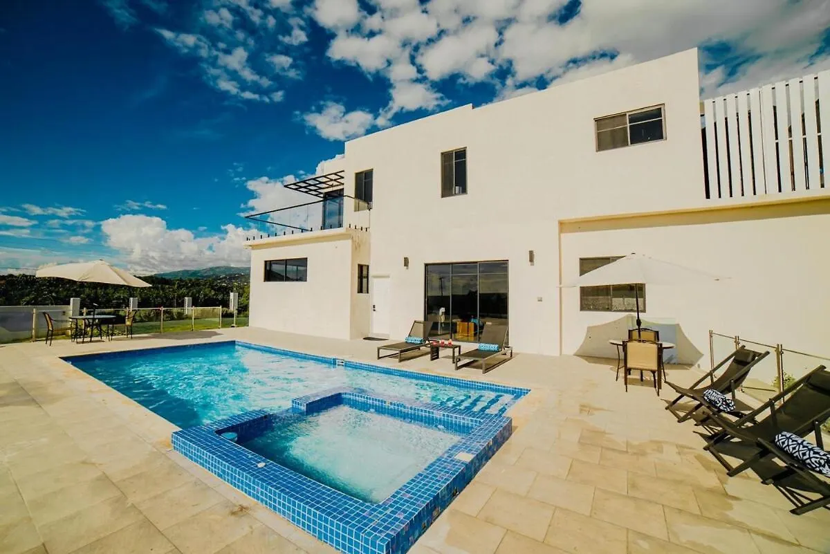 Calabura Villa Whitehouse